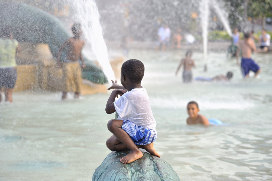 Boy plays in fountain on Benjamin Franklin Parkway.